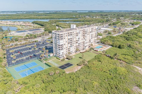 Condo in Hutchinson Island South, Florida, 2 bedrooms  № 1208704 - photo 1