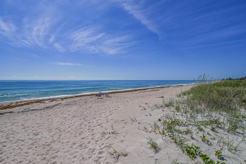 Condo in Hutchinson Island South, Florida, 2 bedrooms  № 1208704 - photo 9