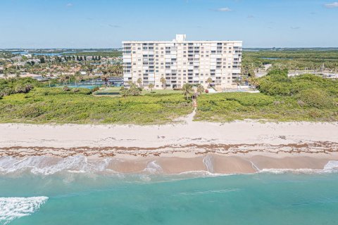 Condo in Hutchinson Island South, Florida, 2 bedrooms  № 1208704 - photo 28