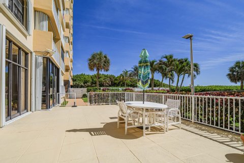 Condo in Hutchinson Island South, Florida, 2 bedrooms  № 1208704 - photo 22