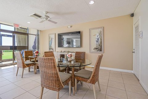 Condo in Hutchinson Island South, Florida, 2 bedrooms  № 1208704 - photo 19