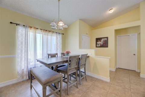 Villa ou maison à vendre à Pembroke Pines, Floride: 3 chambres, 139.82 m2 № 1208747 - photo 29