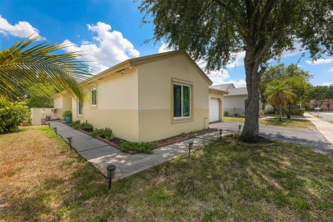 Villa ou maison à vendre à Pembroke Pines, Floride: 3 chambres, 139.82 m2 № 1208747 - photo 12