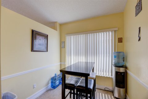 Casa en venta en Pembroke Pines, Florida, 3 dormitorios, 139.82 m2 № 1208747 - foto 27