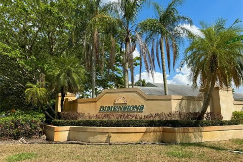 Casa en venta en Pembroke Pines, Florida, 3 dormitorios, 139.82 m2 № 1208747 - foto 1