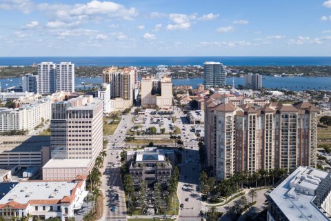 Condo in West Palm Beach, Florida, 2 bedrooms  № 1128091 - photo 2