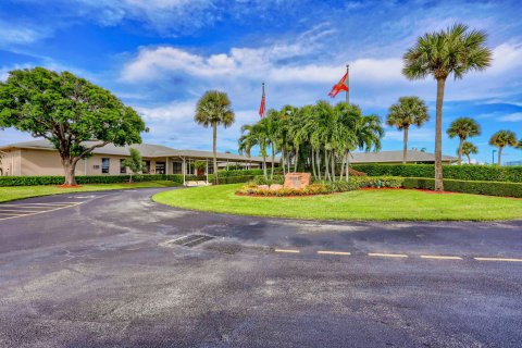 Villa ou maison à vendre à West Palm Beach, Floride: 2 chambres, 116.13 m2 № 954642 - photo 1