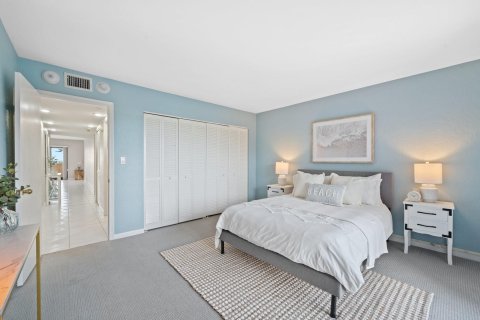 Condo in Lauderdale-by-the-Sea, Florida, 2 bedrooms  № 978261 - photo 26