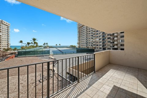 Condo in Lauderdale-by-the-Sea, Florida, 2 bedrooms  № 978261 - photo 18