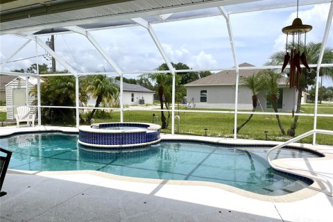 House in Port Charlotte, Florida 3 bedrooms, 197.23 sq.m. № 1296378 - photo 26