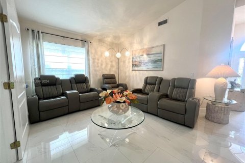 Casa en venta en Doral, Florida, 4 dormitorios, 180.79 m2 № 1099333 - foto 7