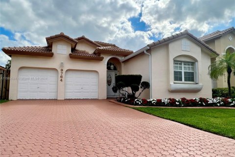 Villa ou maison à vendre à Doral, Floride: 4 chambres, 180.79 m2 № 1099333 - photo 1