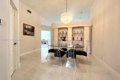 Villa ou maison à vendre à Doral, Floride: 4 chambres, 180.79 m2 № 1099333 - photo 6