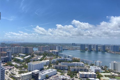 Condominio en venta en Sunny Isles Beach, Florida, 2 dormitorios, 146.51 m2 № 1127536 - foto 4