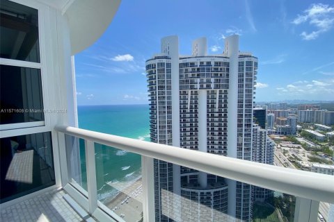 Condominio en venta en Sunny Isles Beach, Florida, 2 dormitorios, 146.51 m2 № 1127536 - foto 17