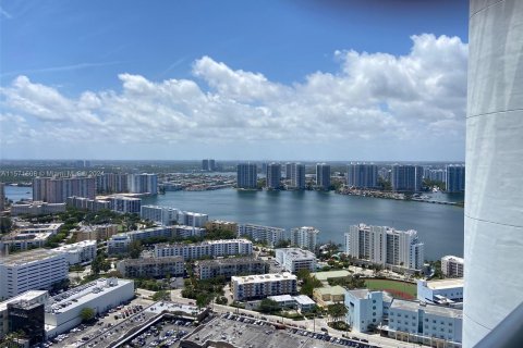 Condo in Sunny Isles Beach, Florida, 2 bedrooms  № 1127536 - photo 26