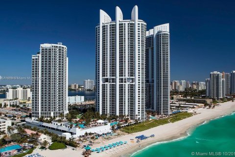 Condominio en venta en Sunny Isles Beach, Florida, 2 dormitorios, 146.51 m2 № 1127536 - foto 22