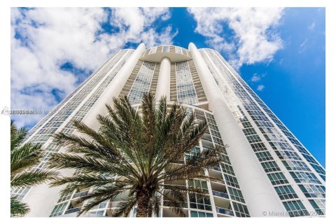 Copropriété à vendre à Sunny Isles Beach, Floride: 2 chambres, 146.51 m2 № 1127536 - photo 2