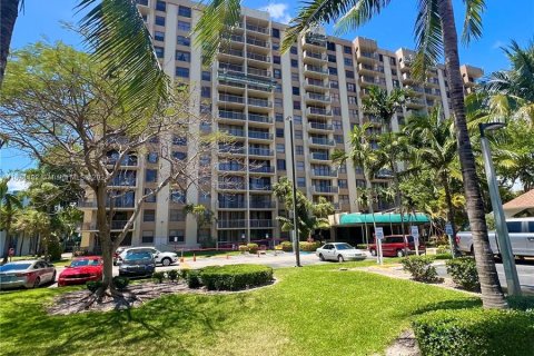 Condominio en venta en North Miami, Florida, 2 dormitorios, 109.81 m2 № 1127577 - foto 1