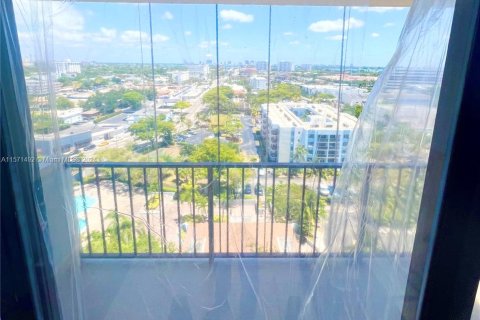 Condominio en venta en North Miami, Florida, 2 dormitorios, 109.81 m2 № 1127577 - foto 9