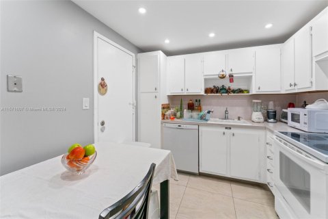 Condominio en venta en Hollywood, Florida, 1 dormitorio, 83.61 m2 № 1127535 - foto 4