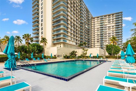 Condo in Hollywood, Florida, 1 bedroom  № 1127535 - photo 27