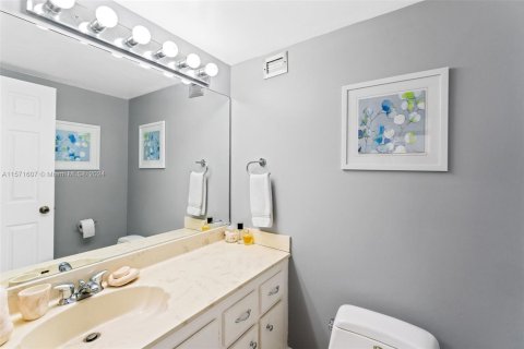 Condo in Hollywood, Florida, 1 bedroom  № 1127535 - photo 13