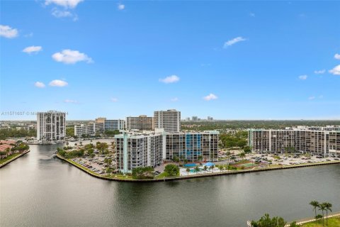 Condo in Hollywood, Florida, 1 bedroom  № 1127535 - photo 16