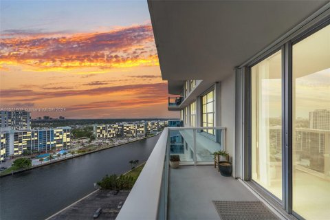 Copropriété à vendre à Hollywood, Floride: 1 chambre, 83.61 m2 № 1127535 - photo 1