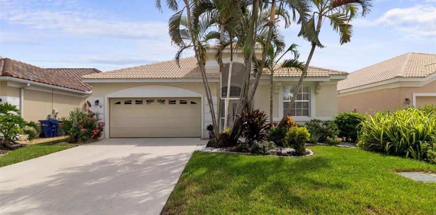 House in Venice, Florida 2 bedrooms, 158.12 sq.m. № 1379273