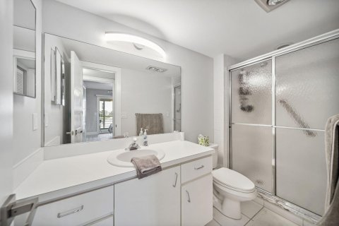 Condo in West Palm Beach, Florida, 2 bedrooms  № 976908 - photo 12