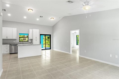 Villa ou maison à vendre à Port Charlotte, Floride: 3 chambres, 148.64 m2 № 220143 - photo 6