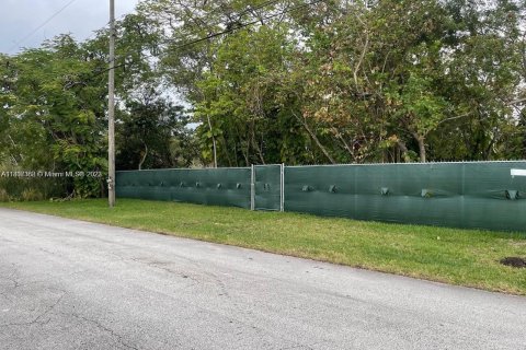 Terrain à vendre à Miami, Floride № 705461 - photo 10