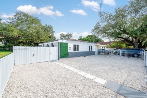 Propiedad comercial en venta en Miami, Florida, 134.15 m2 № 1175961 - foto 3