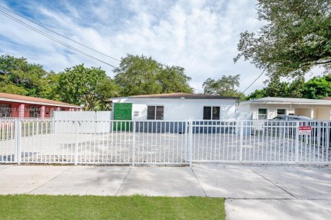 Commercial property in Miami, Florida 134.15 sq.m. № 1175961 - photo 1