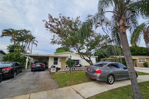 Villa ou maison à vendre à Pompano Beach, Floride: 4 chambres, 137.12 m2 № 862398 - photo 2