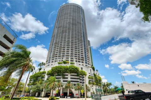 Condominio en venta en Miami, Florida, 2 dormitorios, 97.36 m2 № 1348337 - foto 1