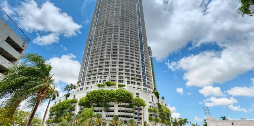 Condominio en Miami, Florida, 2 dormitorios  № 1348337