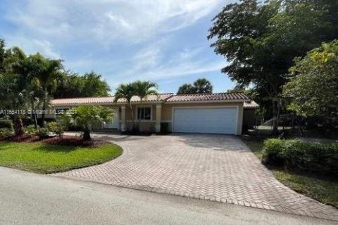 House in Pinecrest, Florida 4 bedrooms, 225.38 sq.m. № 1348334 - photo 1