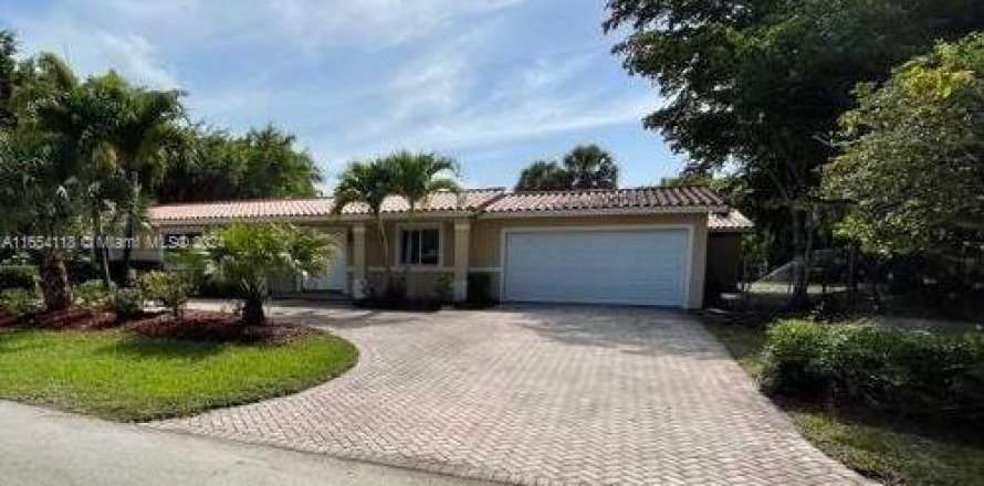 House in Pinecrest, Florida 4 bedrooms, 225.38 sq.m. № 1348334