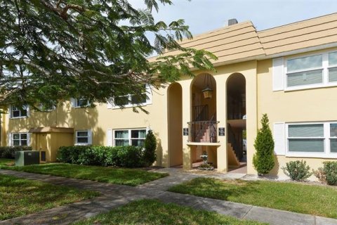 Condominio en alquiler en Sarasota, Florida, 2 dormitorios, 92.9 m2 № 222904 - foto 1