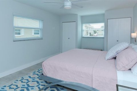 Condo in Sarasota, Florida, 2 bedrooms  № 222904 - photo 16