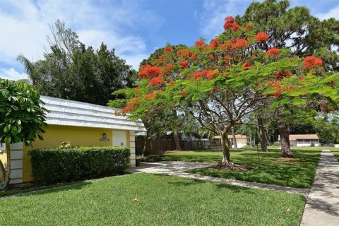 Condo in Sarasota, Florida, 2 bedrooms  № 222904 - photo 27