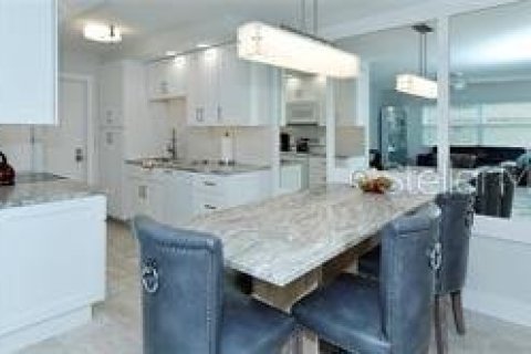 Condominio en alquiler en Sarasota, Florida, 2 dormitorios, 92.9 m2 № 222904 - foto 13