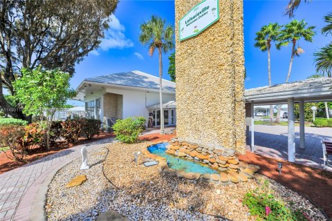 Villa ou maison à vendre à Pompano Beach, Floride: 2 chambres, 117.06 m2 № 853793 - photo 30