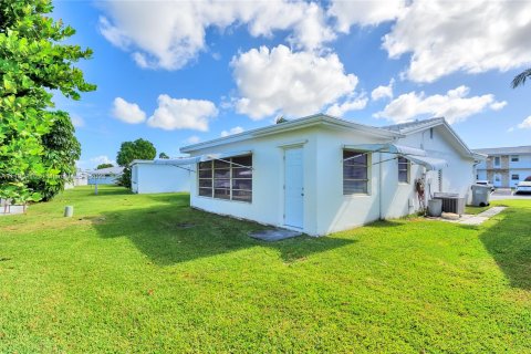 Casa en venta en Pompano Beach, Florida, 2 dormitorios, 117.06 m2 № 853793 - foto 25