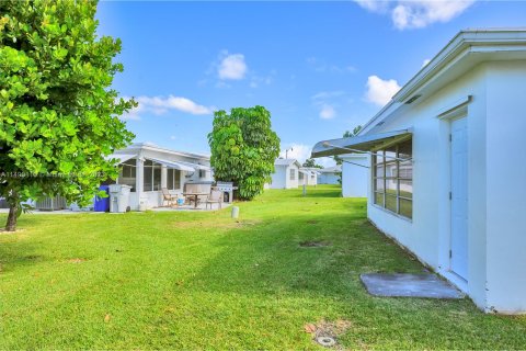 Villa ou maison à vendre à Pompano Beach, Floride: 2 chambres, 117.06 m2 № 853793 - photo 26