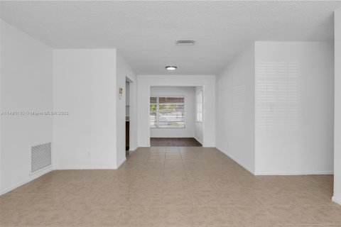 House in Pompano Beach, Florida 2 bedrooms, 117.06 sq.m. № 853793 - photo 6