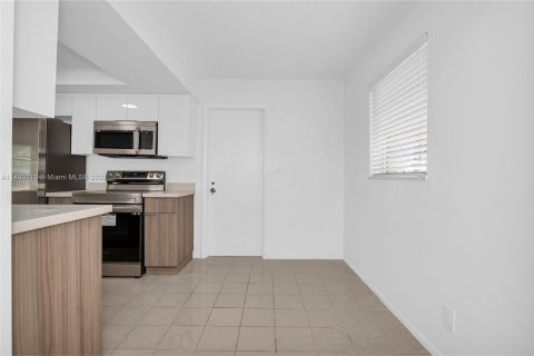 House in Pompano Beach, Florida 2 bedrooms, 117.06 sq.m. № 853793 - photo 10