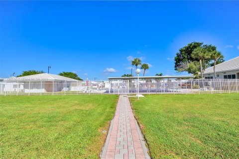 Villa ou maison à vendre à Pompano Beach, Floride: 2 chambres, 117.06 m2 № 853793 - photo 29